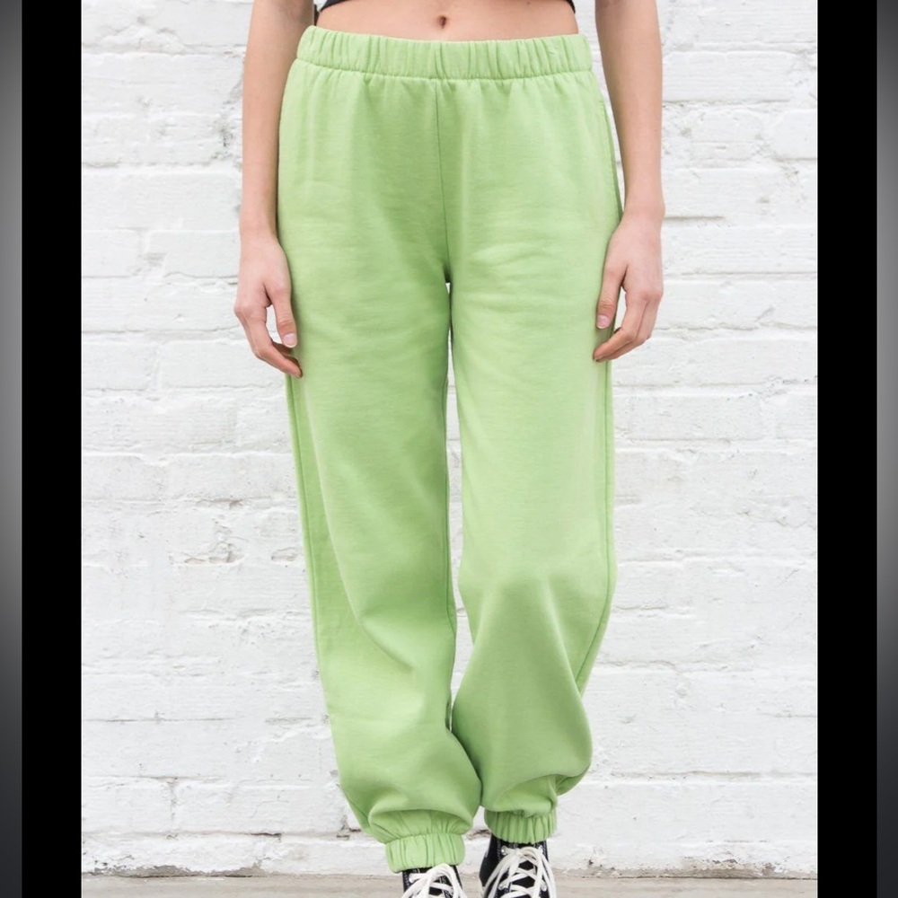 BRANDY MELVILLE RARE COLOR GREEN SWEATPANTS